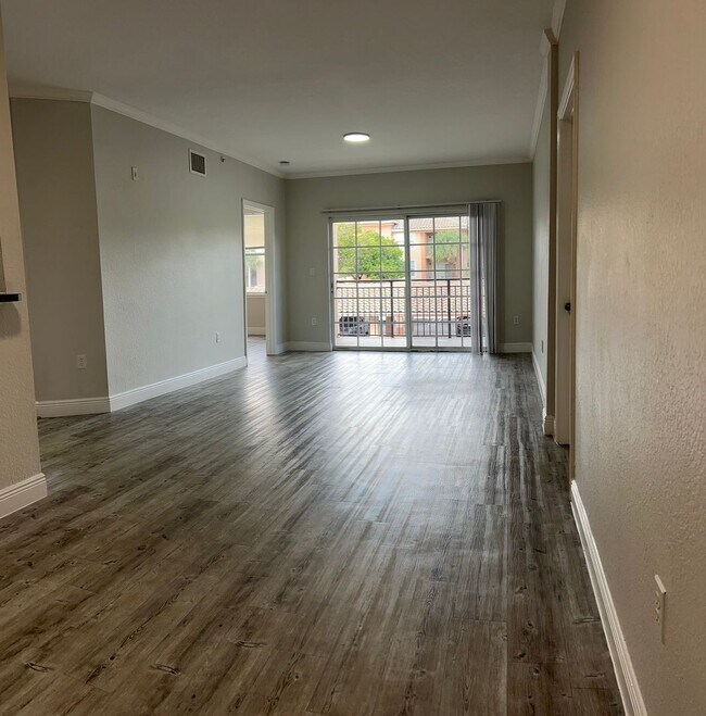 Photo - !! VERY LARGE 2x2 BEDROOM APARTMENT !! Up ... Unit 10166-C2 - Bostonian