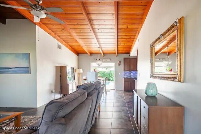 Photo - 325 Pine Tree Dr