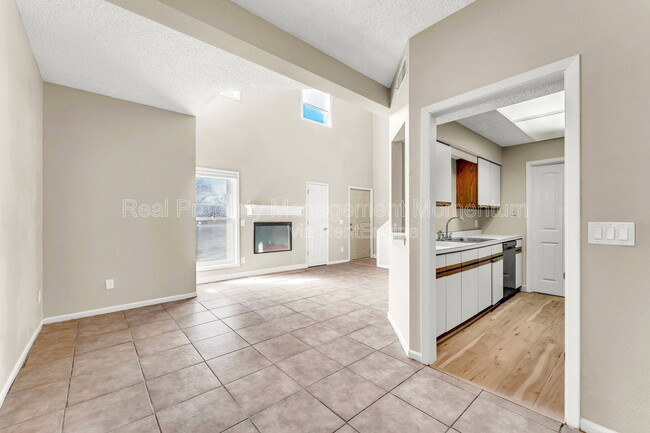 Photo - 930 E Primrose St Unidad Apartment A2