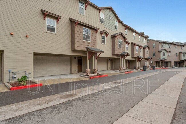 2443 W Pikes Peak Dr