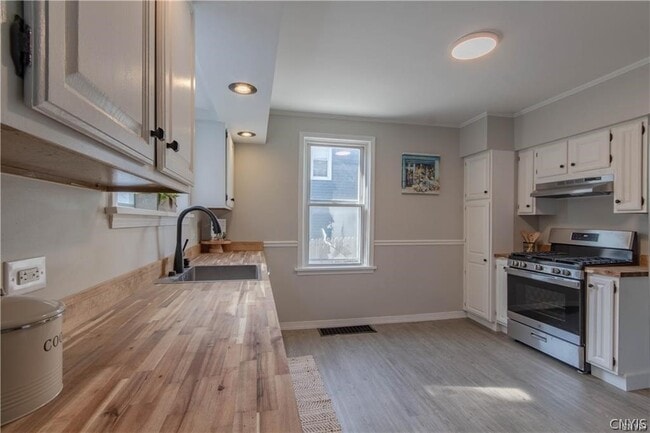Photo - 190 East Ave