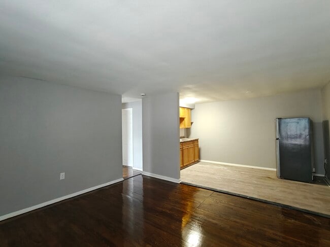 Building Photo - 7131 Marshall Rd Unit A1