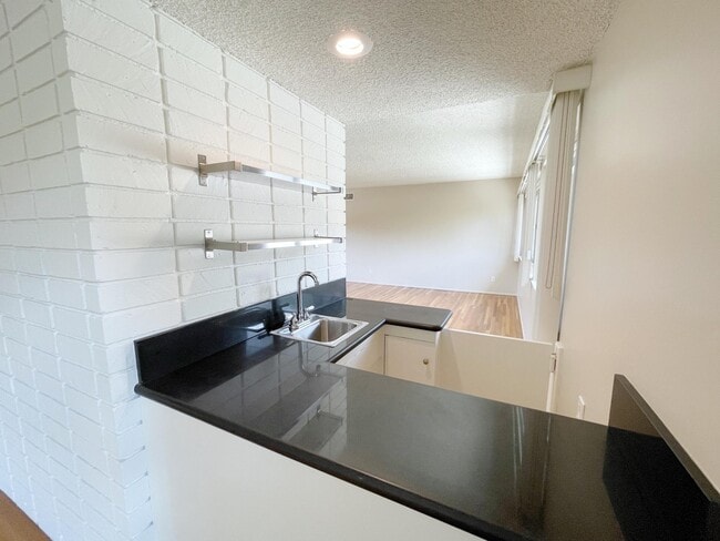 Photo - 800-818 S Orange Grove Blvd