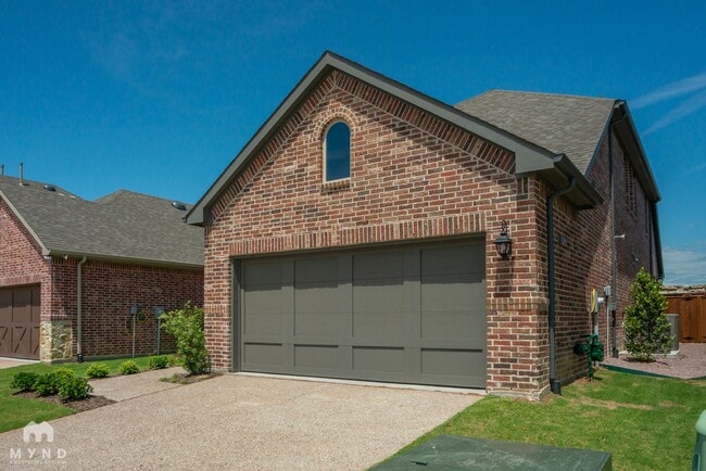 Photo - 3317 King Yon Wy