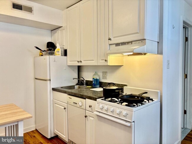 Photo - 322 S 12th St Unit 2R