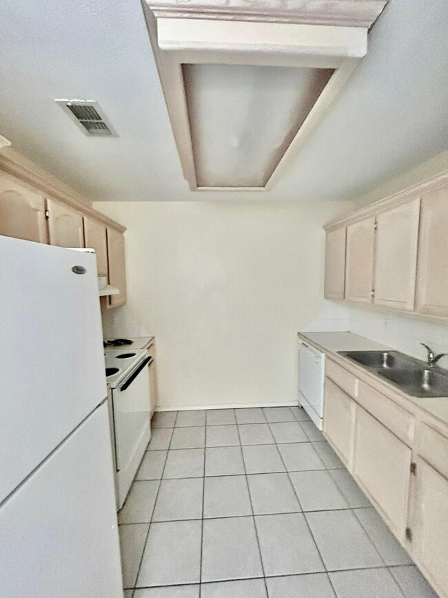 Photo - 604 S Logan Dr Unit 2