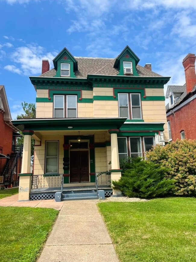 Building Photo - 312 S 12th St Unit 312 1/2 S. 12th