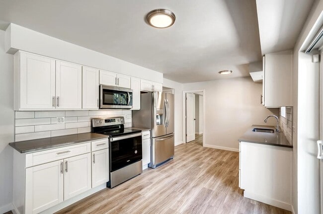 Building Photo - 4721 43rd Ave S Unit B