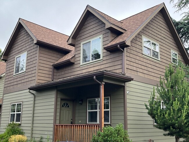 Building Photo - Three bedroom Duplex | Available Early June
