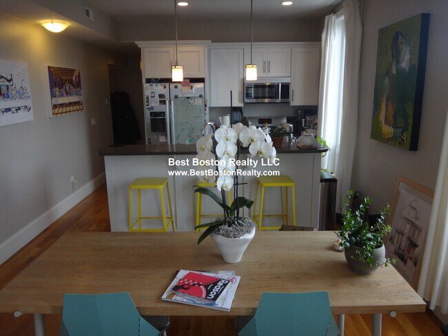 Photo - 168 Hampshire St Unit 3B