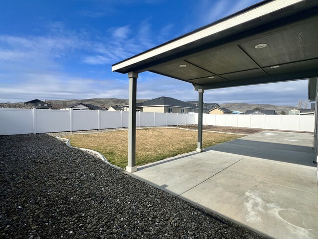 Photo - 2395 Chelan St