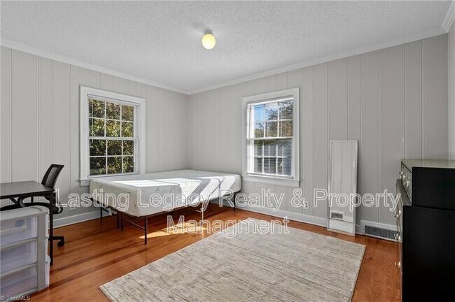 Photo - 156 Rosedale Cir