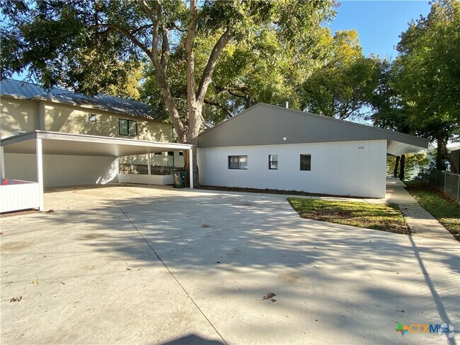 Building Photo - 906 Lakeview Trail Rental