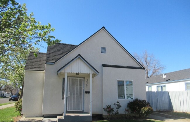 Building Photo - Coming Soon 3 Bedroom 1 Bath House!