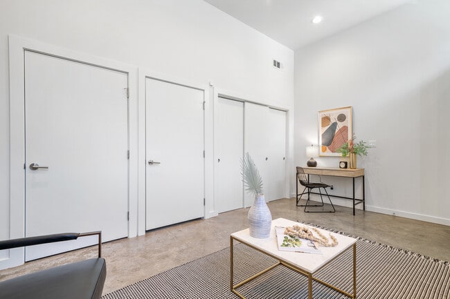 Photo - 867 W Grand Ave