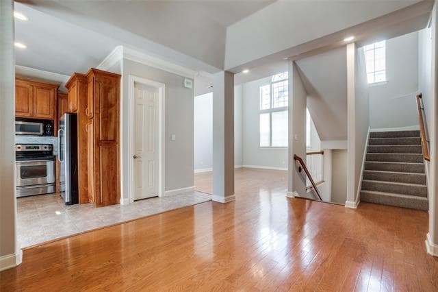 Photo - 5827 Lewis St