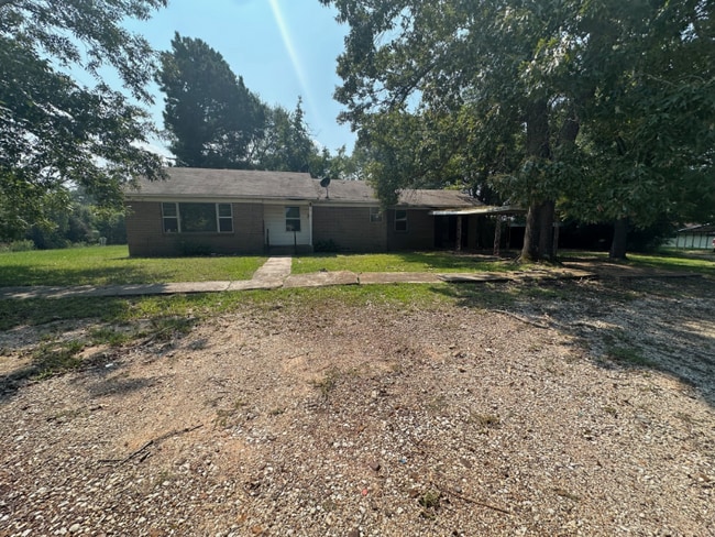 Building Photo - 901 1st St Rental