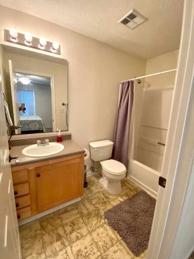 Photo - 1012 Harts Cove Way