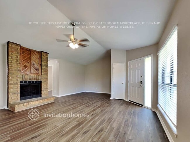 Photo - 1118 Sandalwood Ln