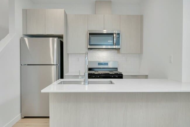 Photo - 10969-10130 130 St NW