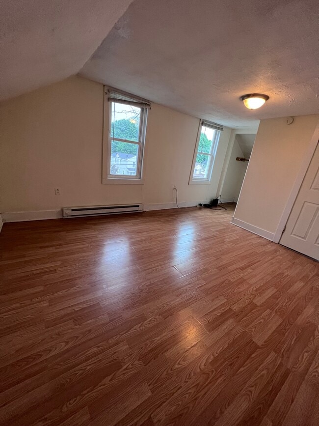 Photo - 148 W Schuyler St