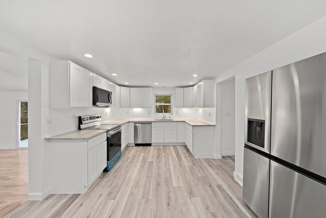 Photo - 4 Oaken Bucket Ln