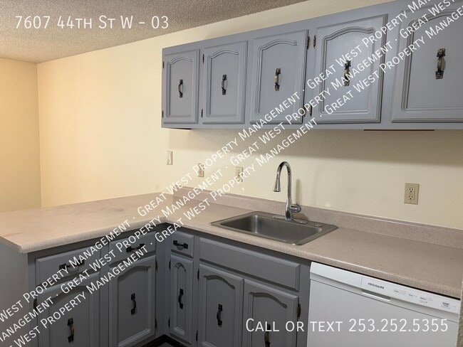 7607 44th St W Unit 03