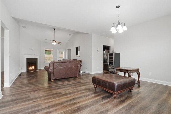 Photo - 612 Stevens Pl