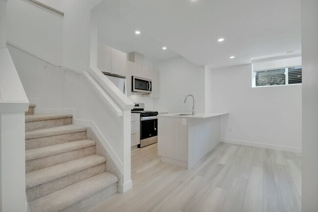 Photo - 10969-10130 130 St NW