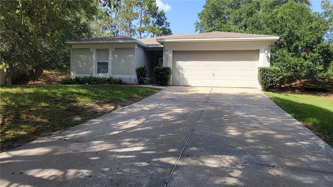 Building Photo - Welcome Home to Space, Convenience, and Minneola Charm!