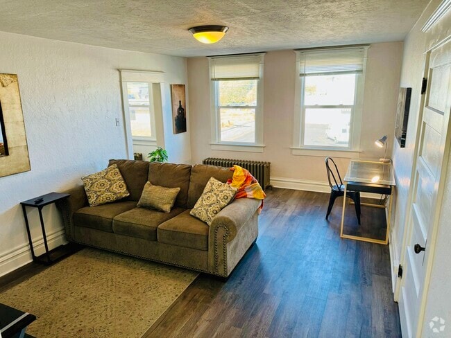 Building Photo - 315 W Halliday St Unit 1 Rental