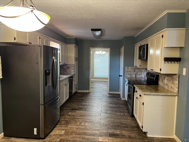 Photo - 835 Chatwood Dr