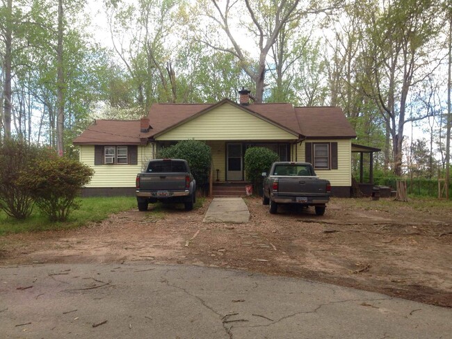 3 bedroom, 1 Bathroom Home in Clemson, SC - 3 bedroom, 1 Bathroom Home in Clemson, SC