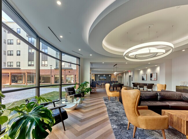 Photo - Avenue & Green