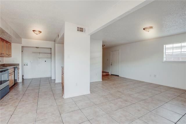 Photo - 44 Carriage Ln