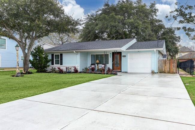 Building Photo - 4449 Shady Lake Dr