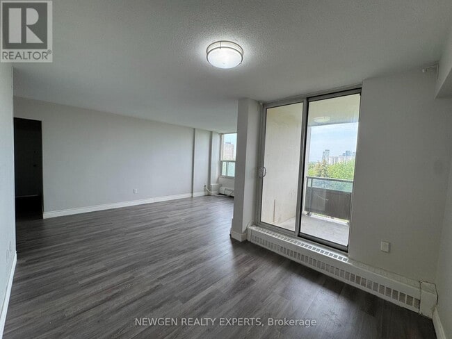 Photo - 15 Vicora Linkway Unit 604
