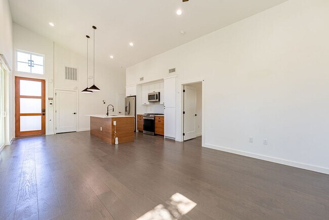 Photo - Discover Your Dream Home: Elegance, Comfort, and Modern Living All in One Stunning Package!