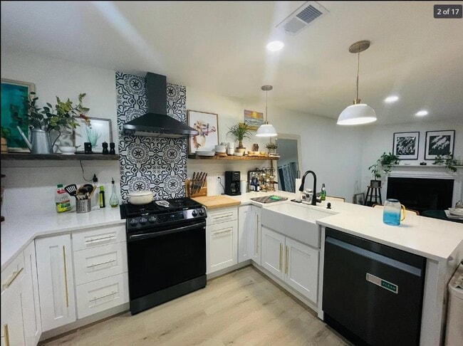 Building Photo - 40 Triumph Ct Unit 40B