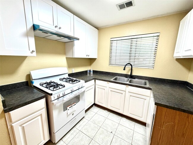 Photo - 2209 20th Ave N