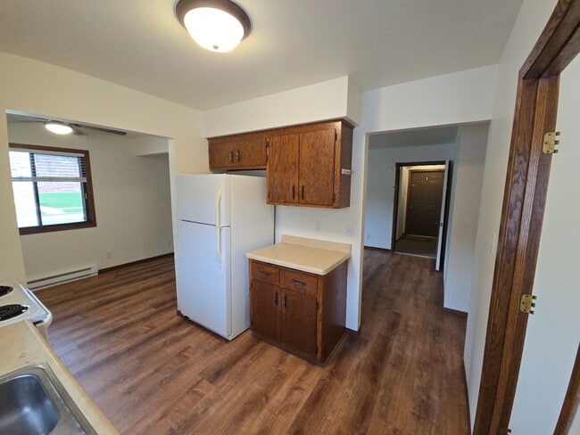 Kitchen vw into livingrm, diningrm, entrance - 141 Maple Ave S Unit 141 S Maple Lower