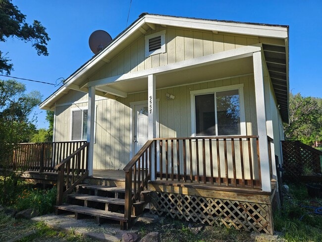 Building Photo - Parlk like setting Lower Lake Rental