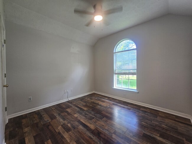 Photo - 2112 Spring Hill Cir