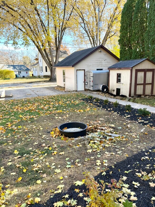 Photo - 323 S Janesville St