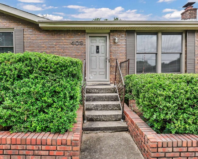Photo - Wonderful 3 bed 2 bath with a modern interior