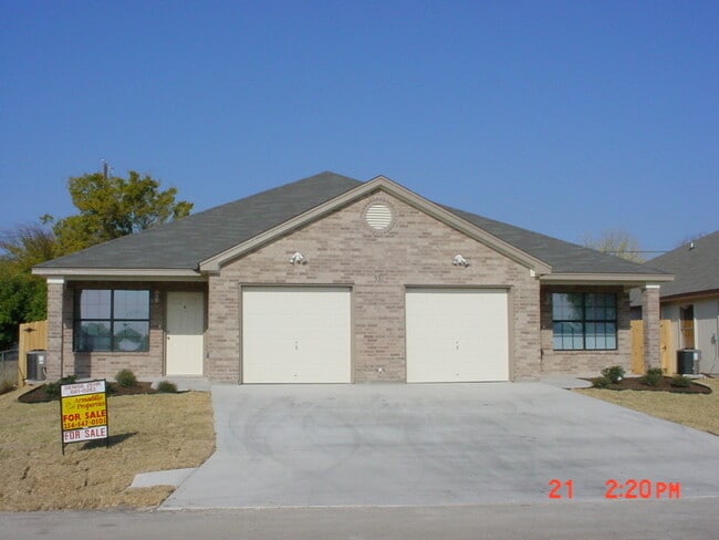 Building Photo - 931 Rosewood Dr Unit #A