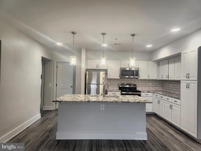 Building Photo - 19520 VILLAGE Walk Unit 3-106 Rental