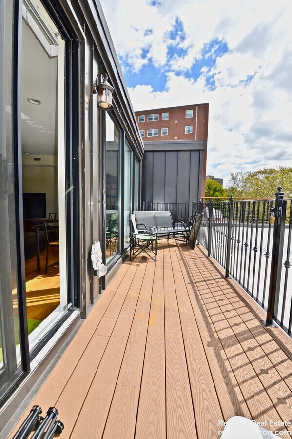 1616 Beacon St Unit 3