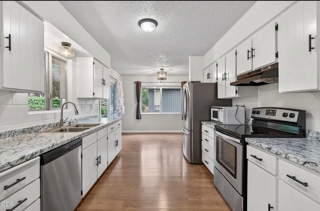 981 Upper Applegate Rd