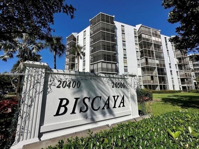 Building Photo - 20400 W Country Club Dr Unit 812 Rental